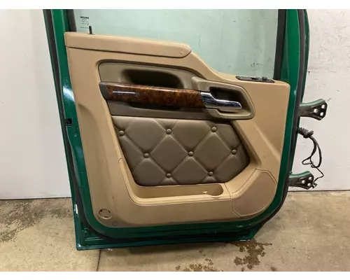 KENWORTH T680 Door Assembly, Front