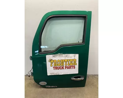 KENWORTH T680 Door Assembly, Front
