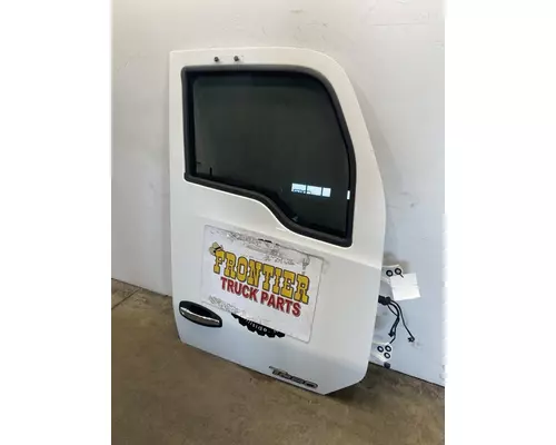 KENWORTH T680 Door Assembly, Front