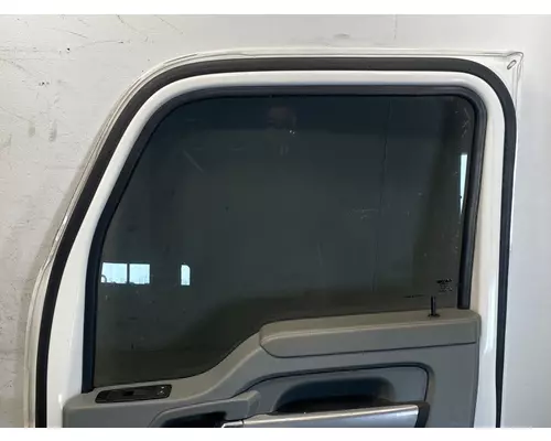 KENWORTH T680 Door Assembly, Front