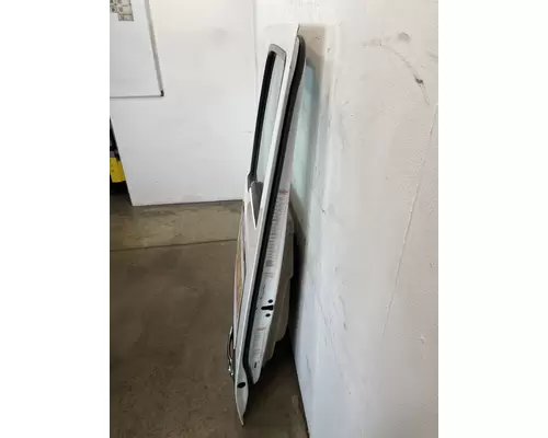 KENWORTH T680 Door Assembly, Front
