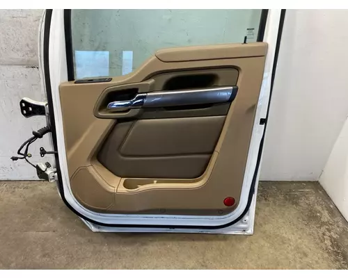 KENWORTH T680 Door Assembly, Front