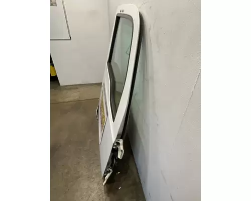 KENWORTH T680 Door Assembly, Front
