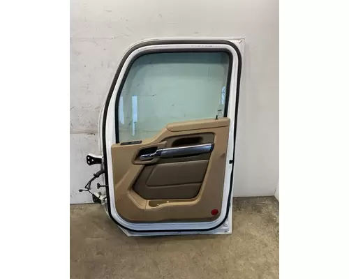 KENWORTH T680 Door Assembly, Front