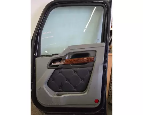 KENWORTH T680 Door Assembly, Front