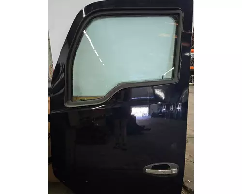 KENWORTH T680 Door Assembly, Front