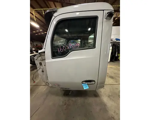 KENWORTH T680 Door Assembly, Front