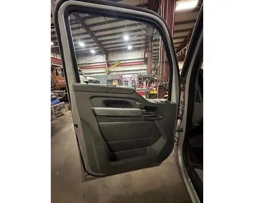 KENWORTH T680 Door Assembly, Front