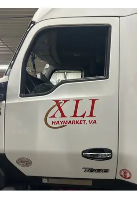 KENWORTH T680 Door Assembly, Front