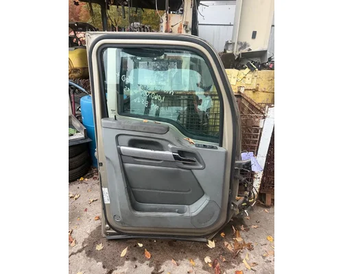 KENWORTH T680 Door Assembly, Front