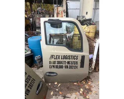 KENWORTH T680 Door Assembly, Front