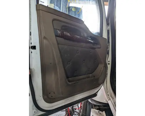 KENWORTH T680 Door Assembly, Front