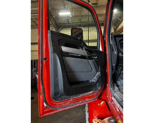 KENWORTH T680 Door Assembly, Front