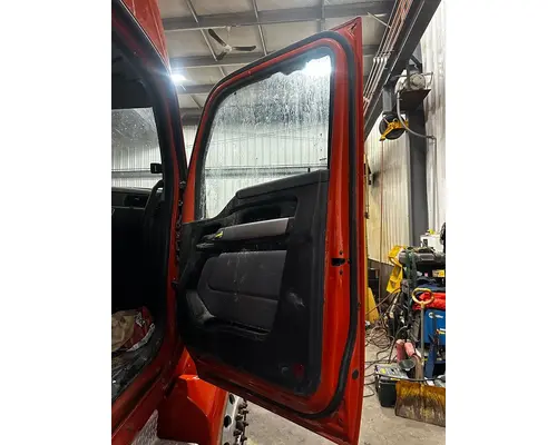 KENWORTH T680 Door Assembly, Front