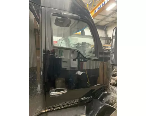 KENWORTH T680 Door Assembly, Front