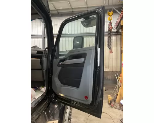 KENWORTH T680 Door Assembly, Front