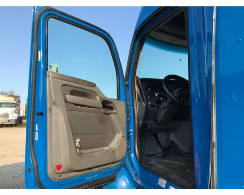 KENWORTH T680 Door Assembly, Front