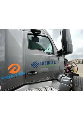 KENWORTH T680 Door Assembly, Front