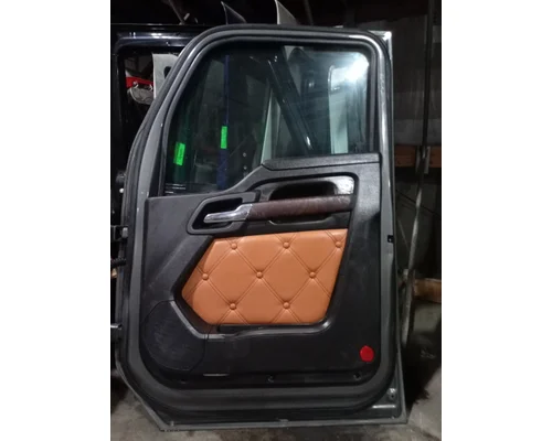KENWORTH T680 Door Assembly, Front
