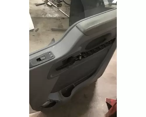 KENWORTH T680 Door Assembly, Front