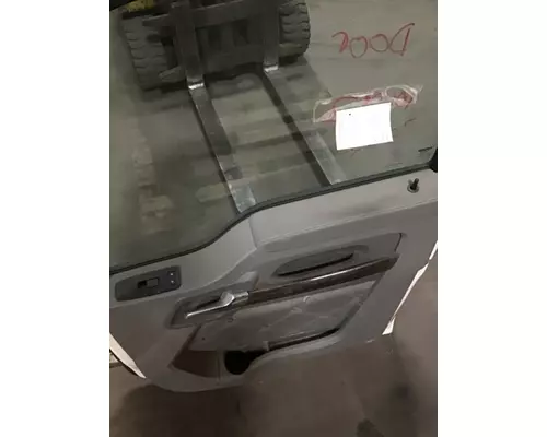 KENWORTH T680 Door Assembly, Front