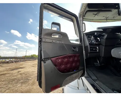 KENWORTH T680 Door Assembly, Front