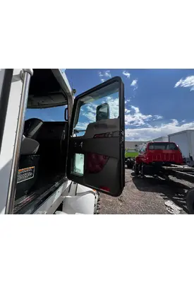 KENWORTH T680 Door Assembly, Front