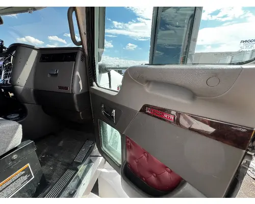 KENWORTH T680 Door Assembly, Front
