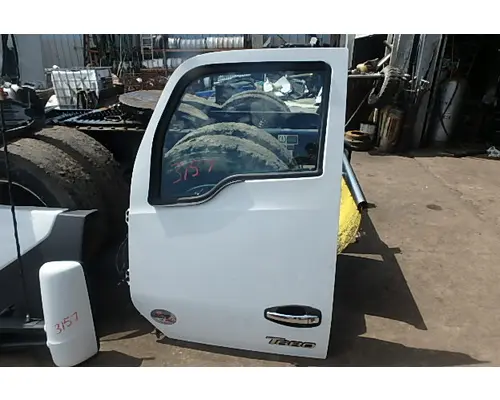 KENWORTH T680 Door Assembly, Front