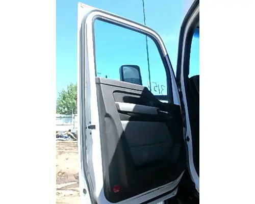 KENWORTH T680 Door Assembly, Front