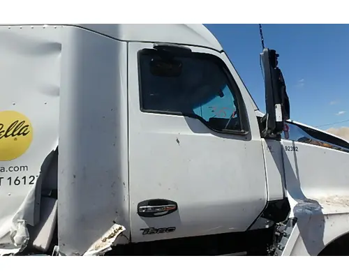 KENWORTH T680 Door Assembly, Front