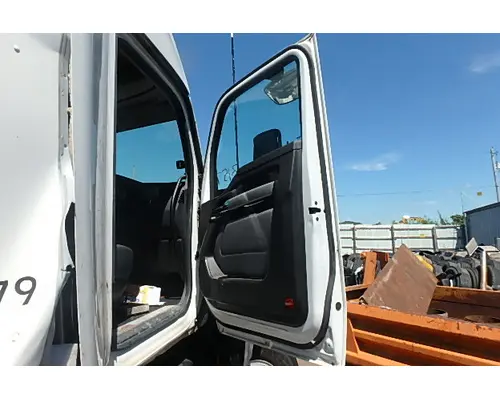 KENWORTH T680 Door Assembly, Front