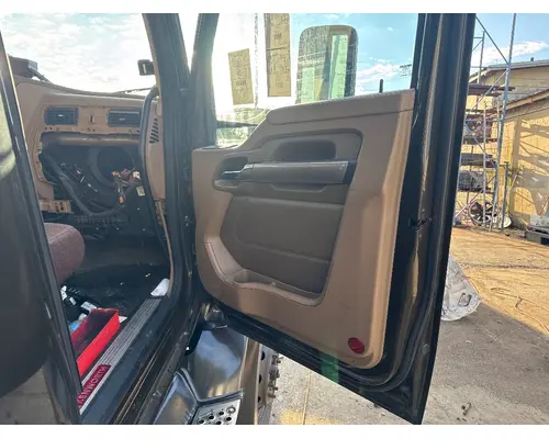KENWORTH T680 Door Assembly, Front