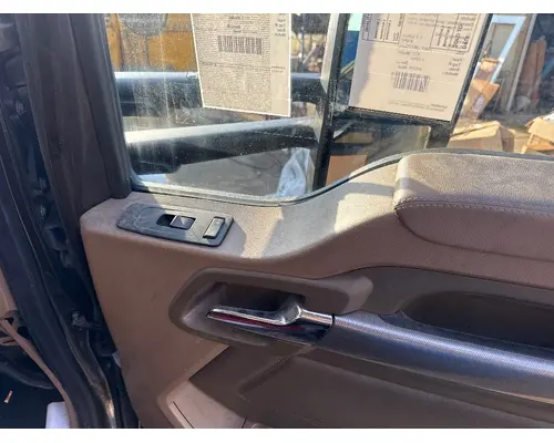 KENWORTH T680 Door Assembly, Front