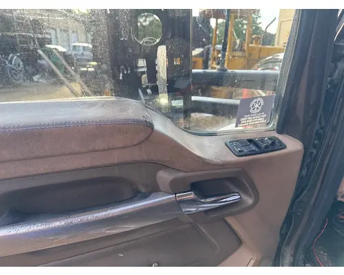 KENWORTH T680 Door Assembly, Front