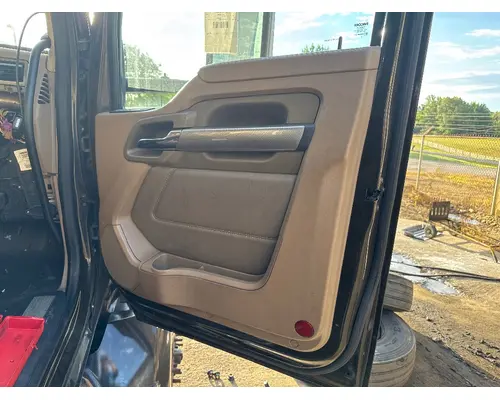KENWORTH T680 Door Assembly, Front
