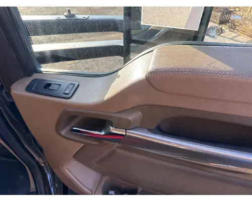 KENWORTH T680 Door Assembly, Front