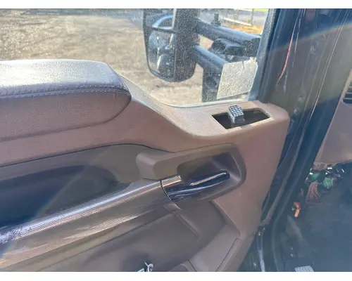 KENWORTH T680 Door Assembly, Front