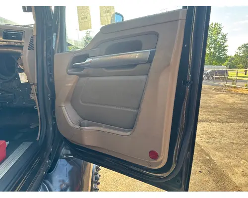 KENWORTH T680 Door Assembly, Front