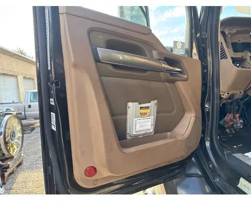 KENWORTH T680 Door Assembly, Front
