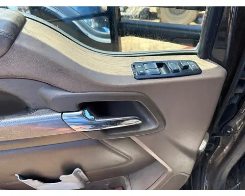 KENWORTH T680 Door Assembly, Front
