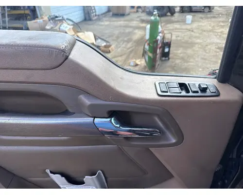 KENWORTH T680 Door Assembly, Front