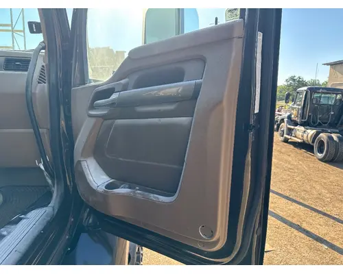 KENWORTH T680 Door Assembly, Front