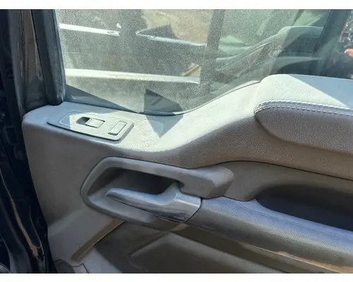KENWORTH T680 Door Assembly, Front