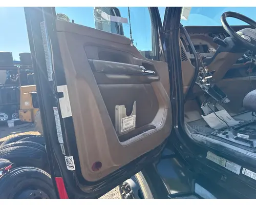 KENWORTH T680 Door Assembly, Front
