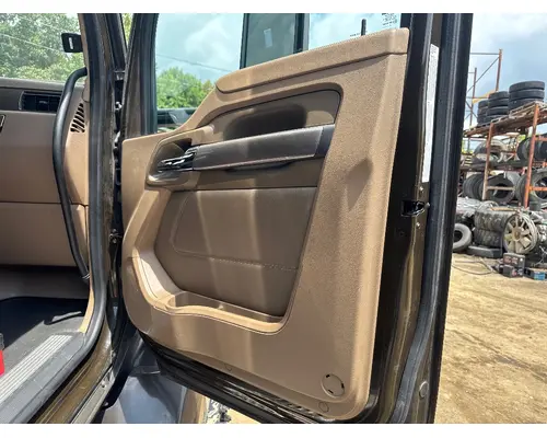 KENWORTH T680 Door Assembly, Front