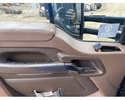 KENWORTH T680 Door Assembly, Front