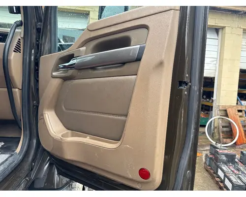 KENWORTH T680 Door Assembly, Front