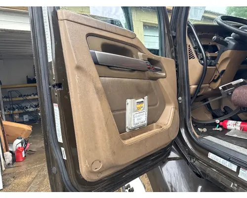 KENWORTH T680 Door Assembly, Front