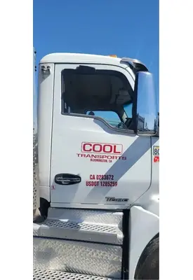 KENWORTH T680 Door Assembly, Front